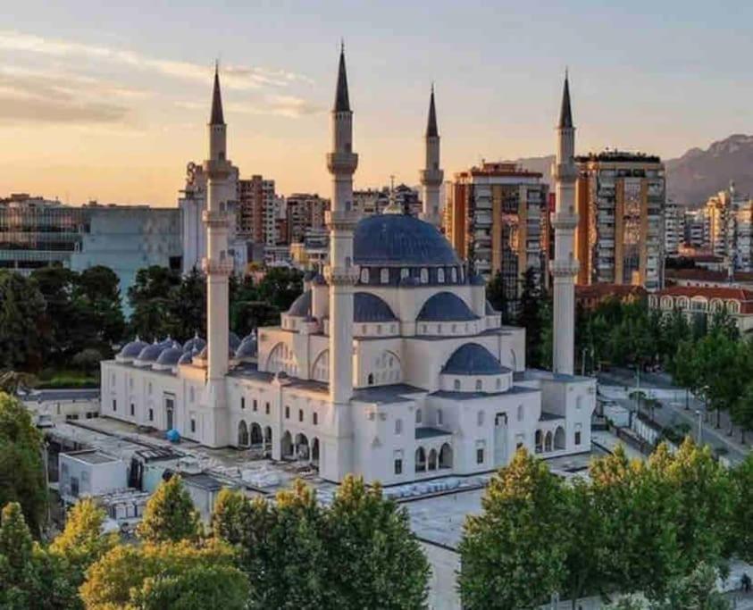 City Centre Big Art'Partment Heart Of The Capital تيرانا المظهر الخارجي الصورة